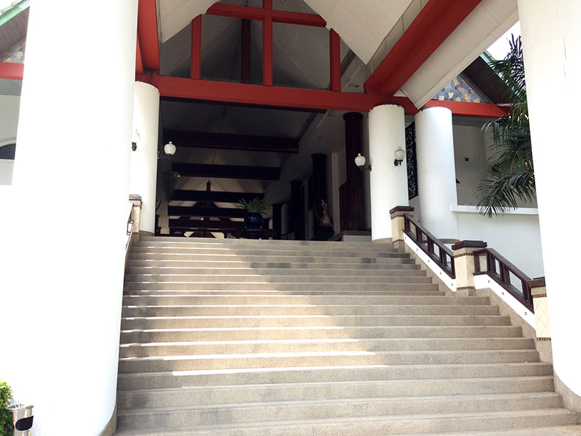 チュアンチューンゴルフクラブ　クラブハウス入口の長い階段
