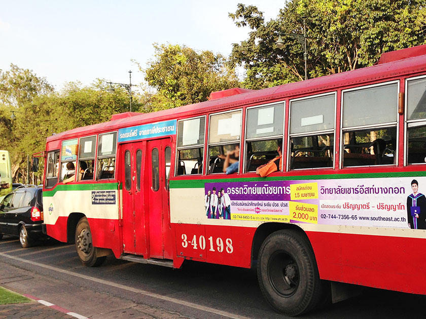 バンコクの赤いバス