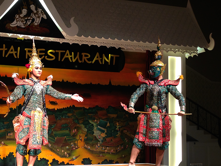 タイ舞踏ディナーショー開幕