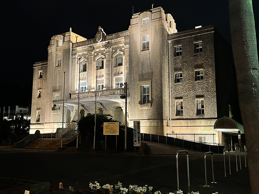 夜の鹿児島市中央公民館