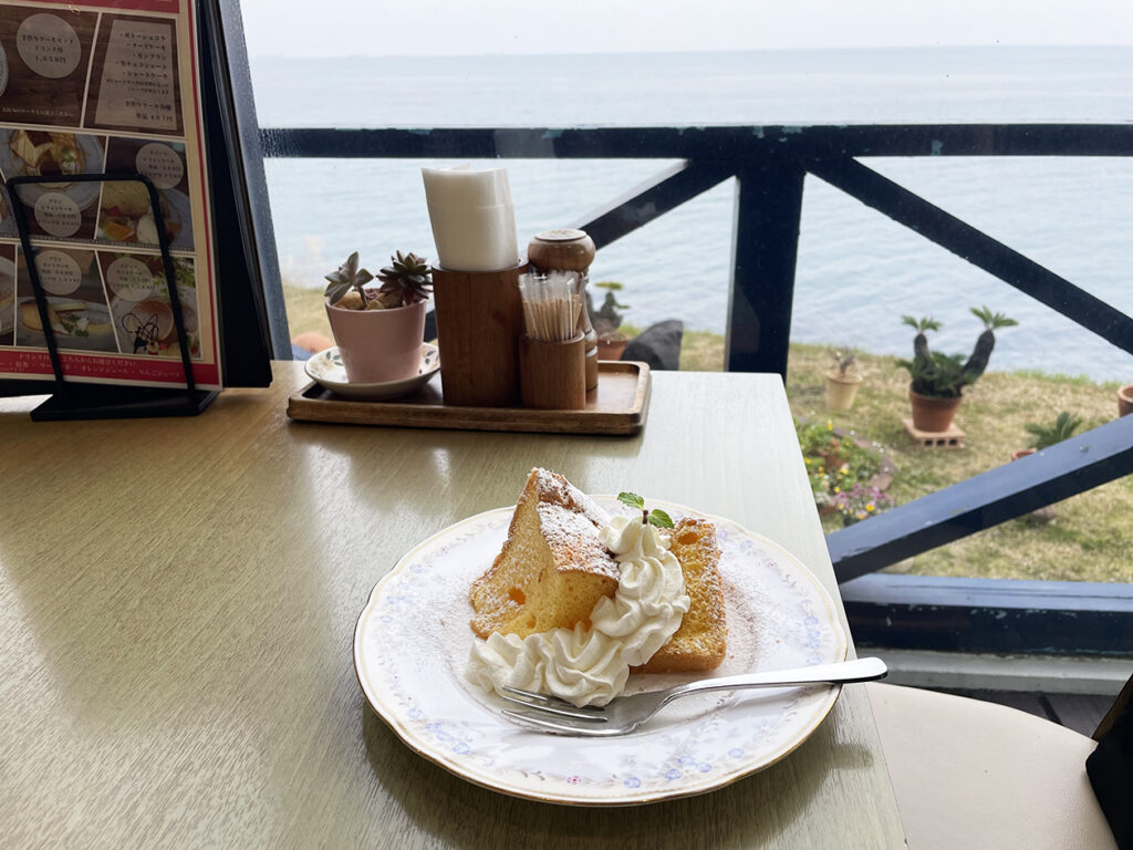 海の見えるカフェでシフォンケーキ『Cake&Cafe RIVIERA』