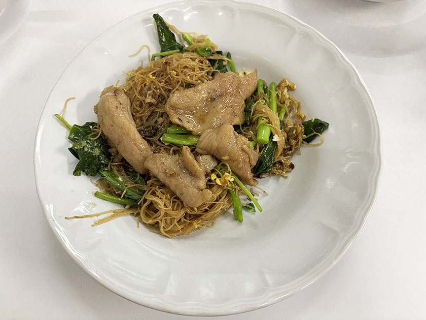 ラートナーナイブーンのセンミー・パッシーユ（米細麺の醤油焼きそば）