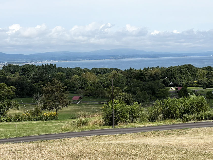 有珠山サービスエリア（上り）からの景色、噴火湾が見えます
