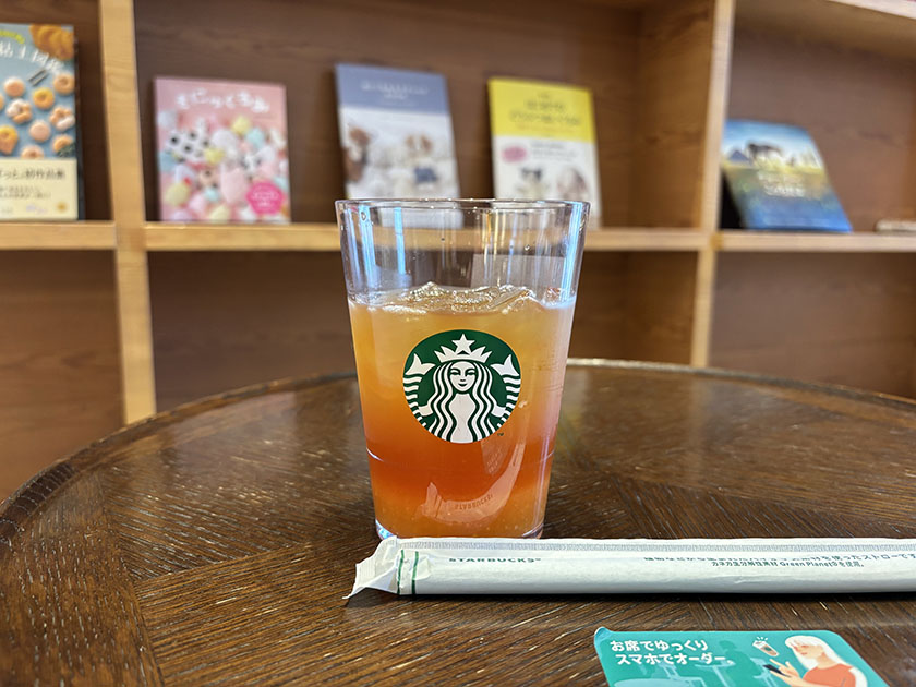 函館の蔦屋書店内のスタバでゆずシトラスティー
