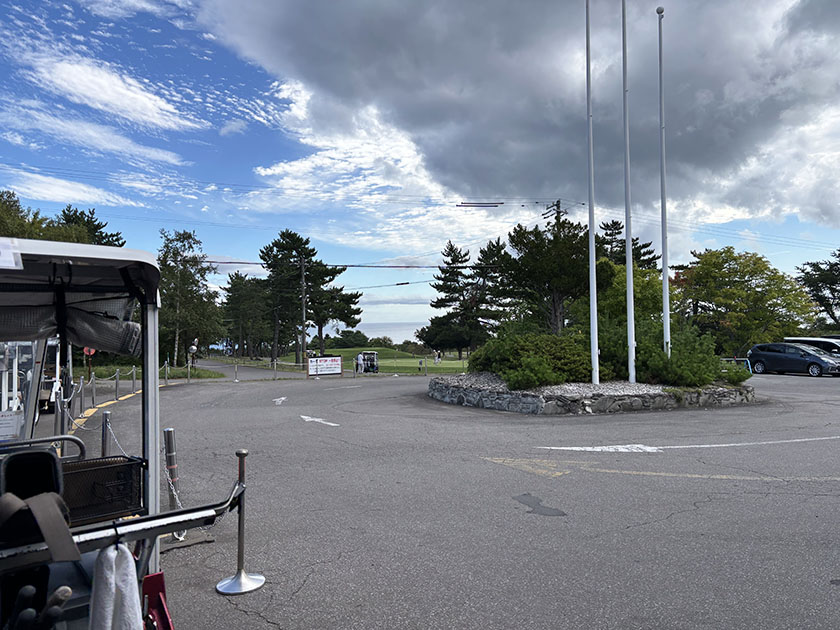 鹿部カントリー倶楽部　クラブハウス前