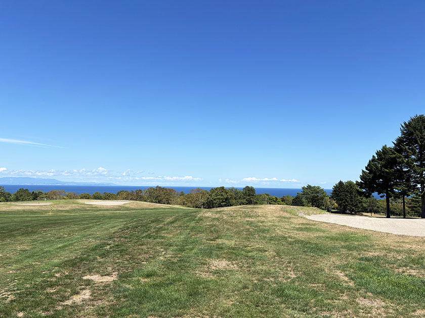 鹿部カントリー倶楽部　7番グリーン上から