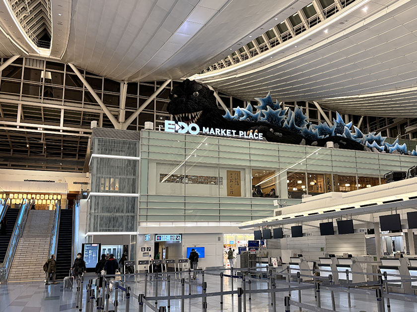 羽田空港国際線ターミナル3出発ロビーのゴジラ
