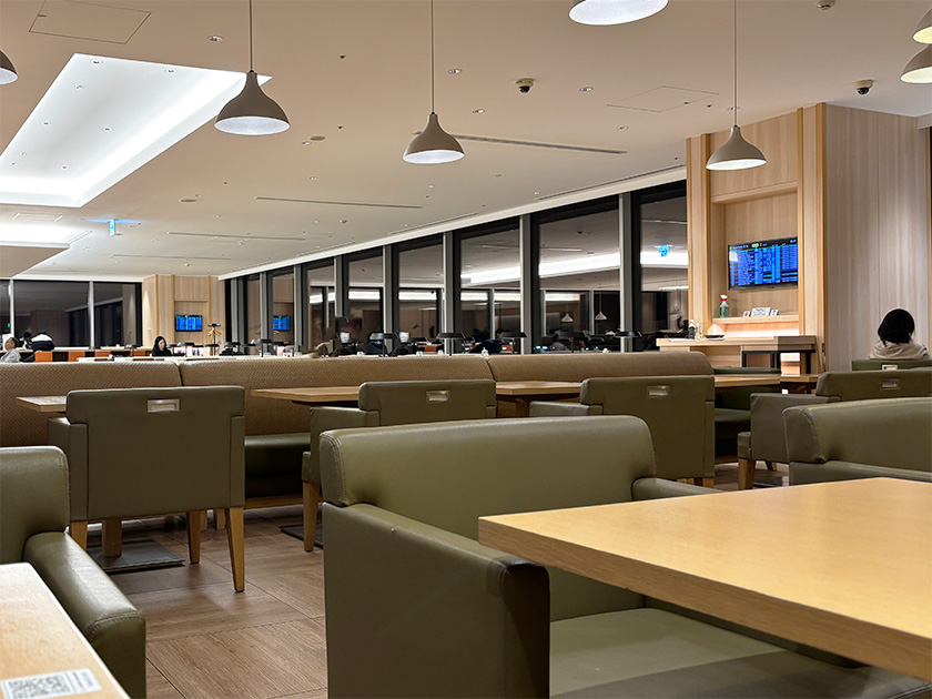 サクララウンジに人少なめ