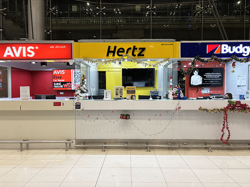 スワンナプーム国際空港のハーツレンタカーのカウンター