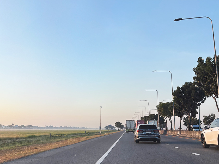 ゴルフ場へ向けて出発