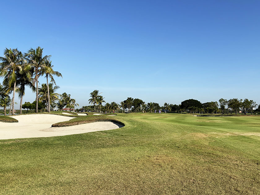 10番3打目「ロイヤルレイクサイドゴルフクラブ」2025年撮影