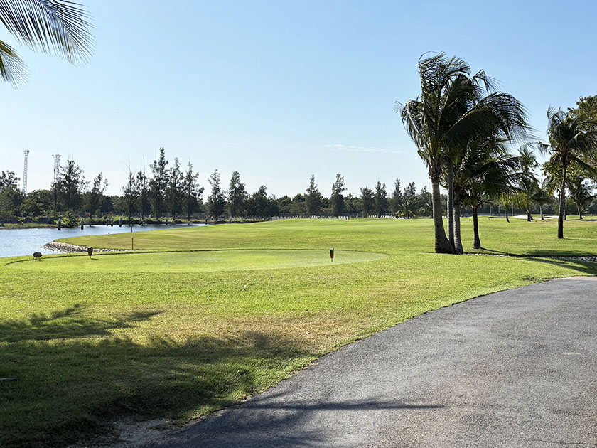 2番「ロイヤルレイクサイドゴルフクラブ」2025年撮影