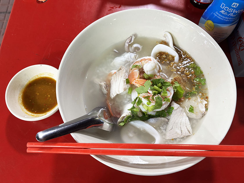 シラチャのお粥やさん「ルンヌアット」のお粥