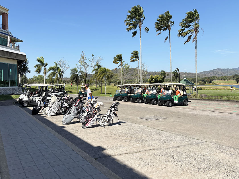 クラブハウス前　パタナゴルフ＆スポーツリゾート