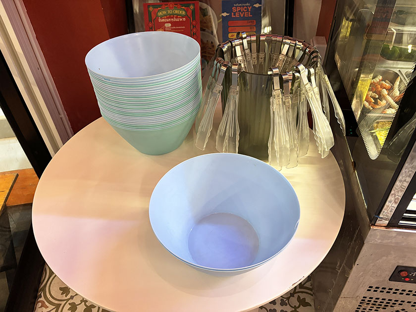 具材を入れるボウル「猴麻辣汤（ホゥ・マー・ラー・タン）」