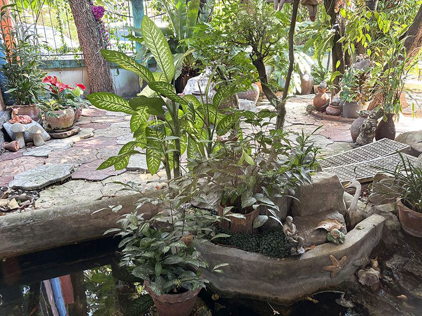 チェーシェムカオマンガイの中庭