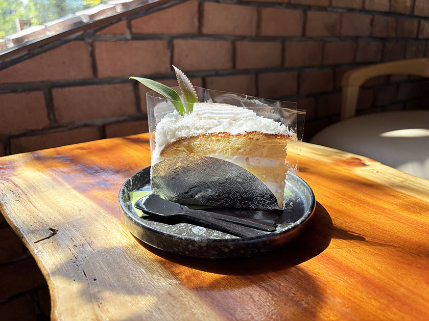 ココナッツケーキ　カオキオのライフズカフェ LIFE'S CAFE