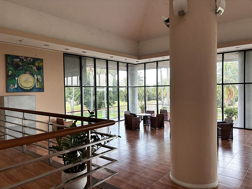 クラブハウスはがらんとしていた マウンテンシャドウゴルフクラブ