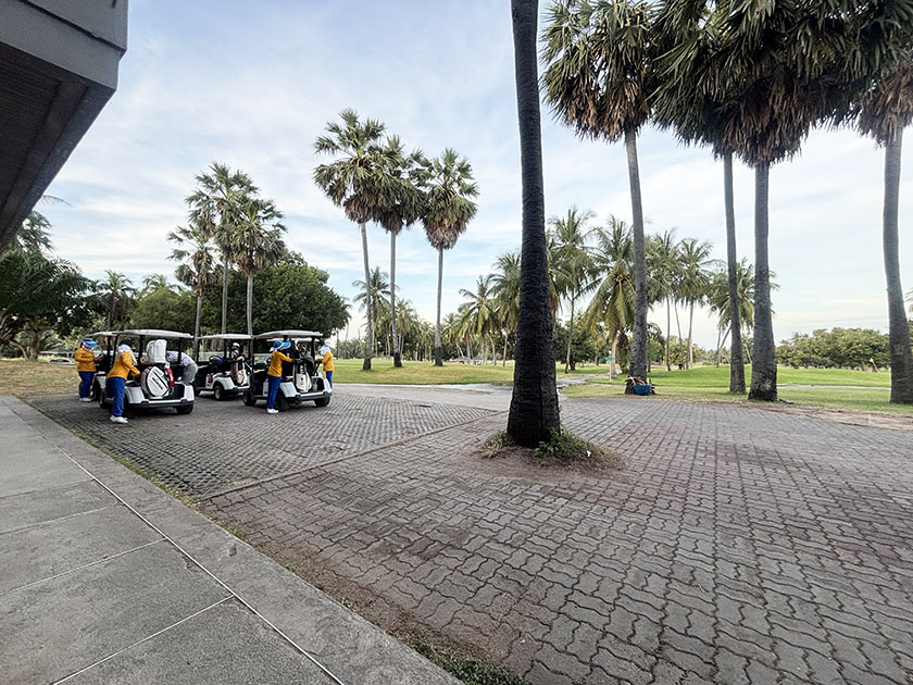 キャディさんが待ってました マウンテンシャドウゴルフ