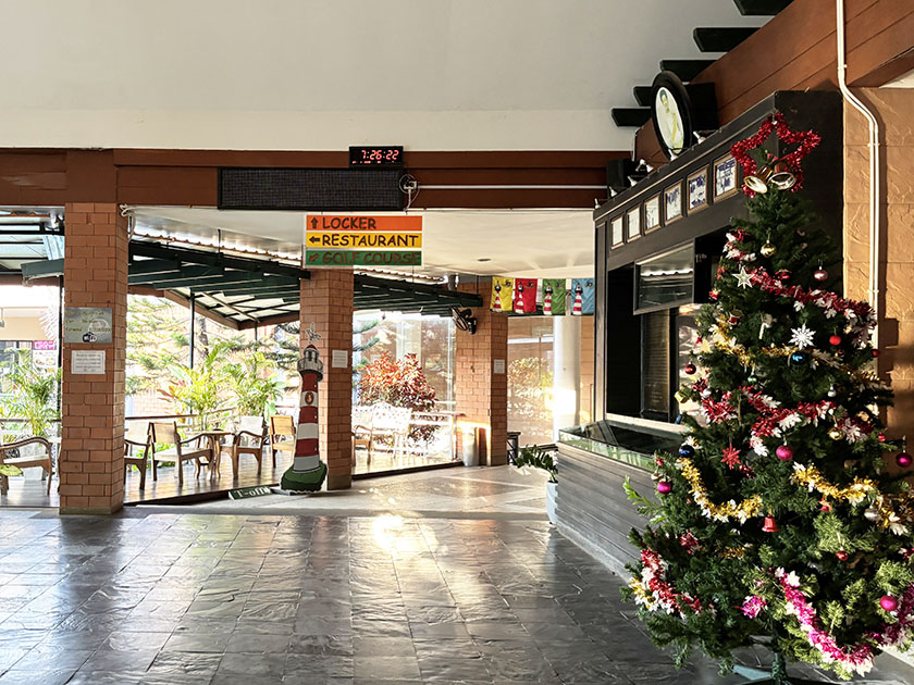 ロッカー、コースは右 プルタルアンネイビーGC