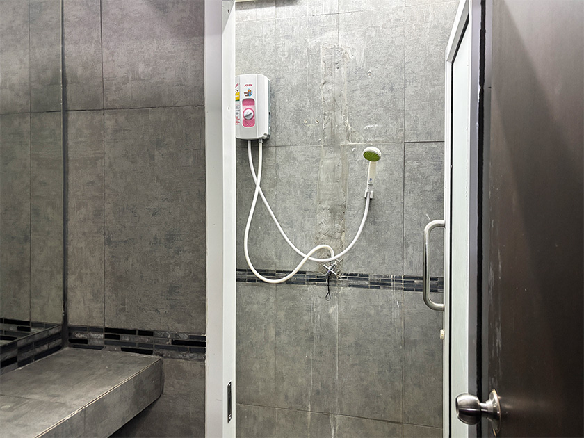 シャワーもきれいだった プルタルアンネイビーGC