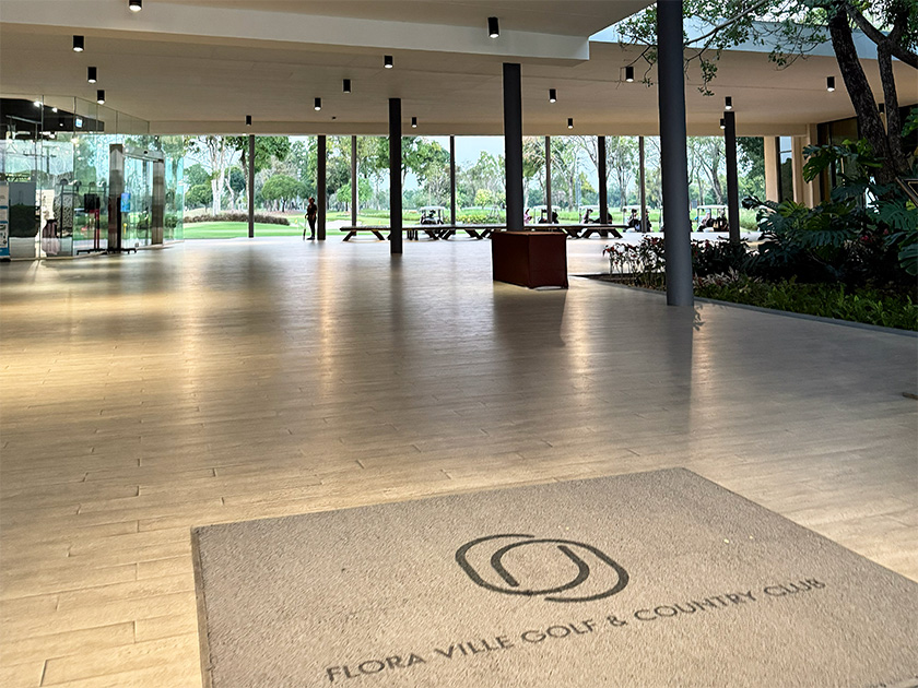 ホテルのようなエントランス　フローラヴィル・ゴルフ＆カントリークラブ