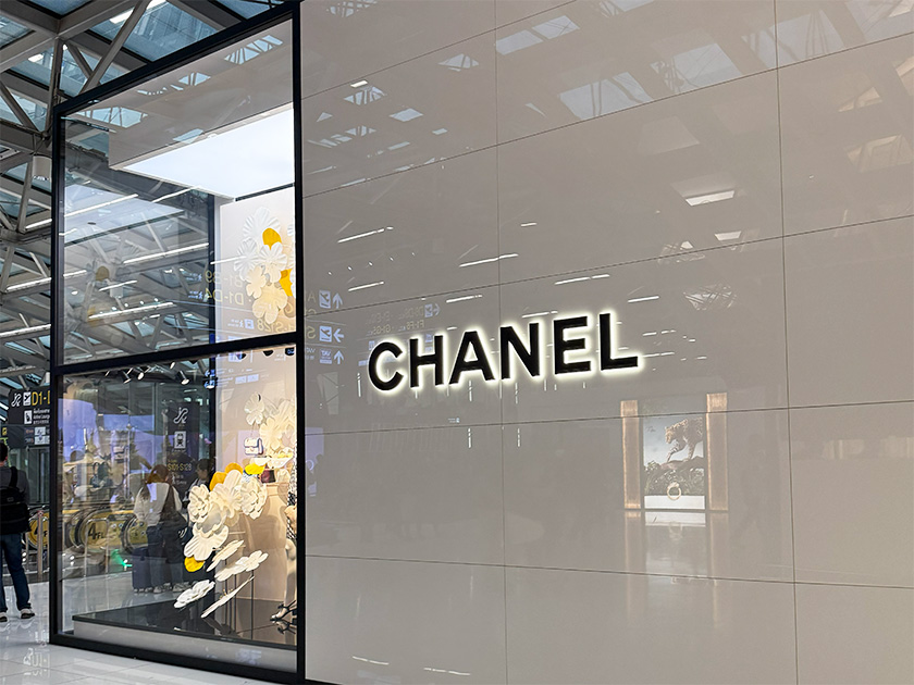 ハイブランドの店がたちならぶ　スワンナプーム空港