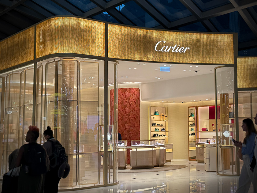 ハイブランドの店がたちならぶ　スワンナプーム空港