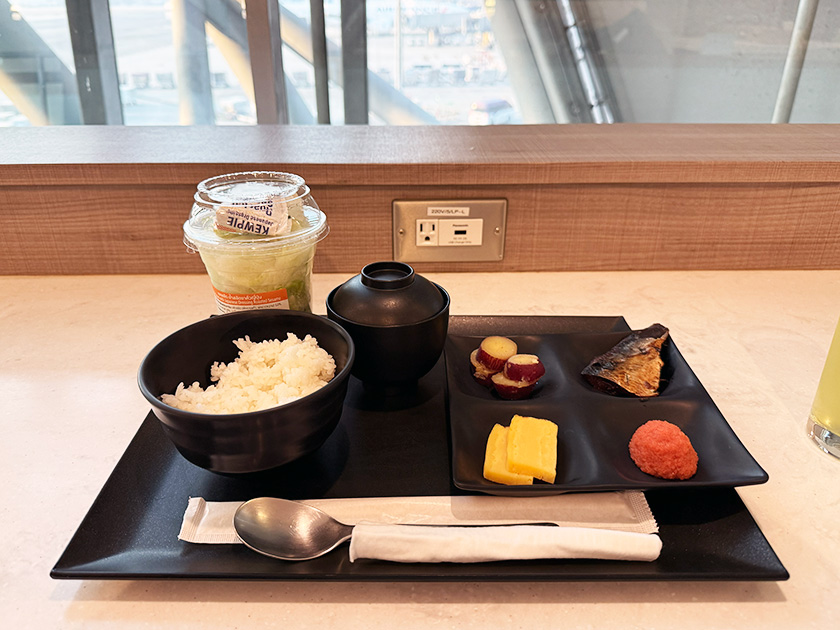 朝食は日本食　JALラウンジ@スワンナプーム