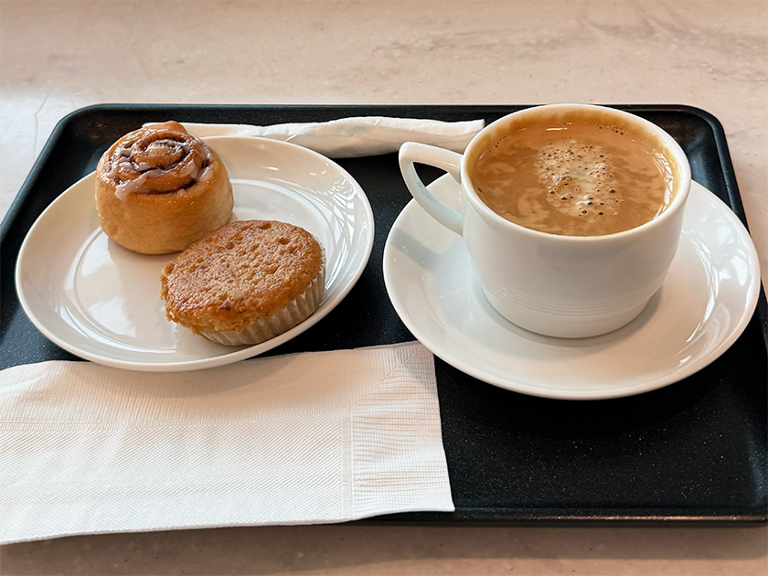 朝食後のコーヒー　JALラウンジ@スワンナプーム